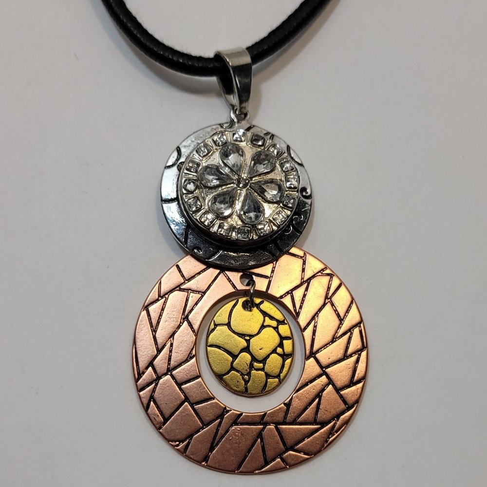 Multiple Metal Colors Round With Clear Faux Crystals Abstract Pattern Choker - Picture 1 of 7